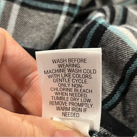 Croft & Barrow plaid button down blouse/ shirt size Medium - Picture 9 of 12